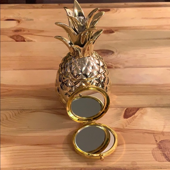 Bridesmaid Compact Mirror - Picture 2 of 5